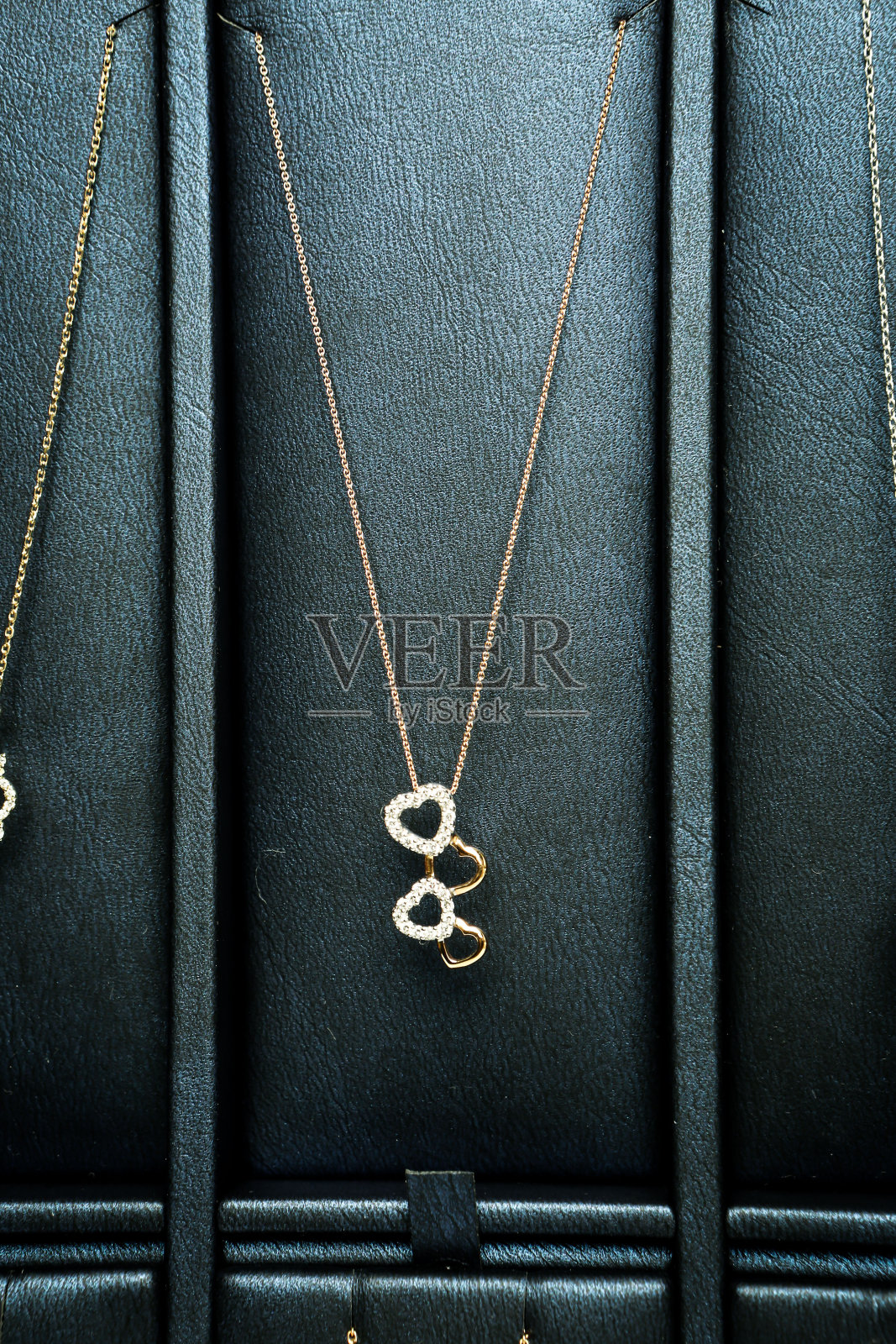 黄金和钻石首饰照片摄影图片