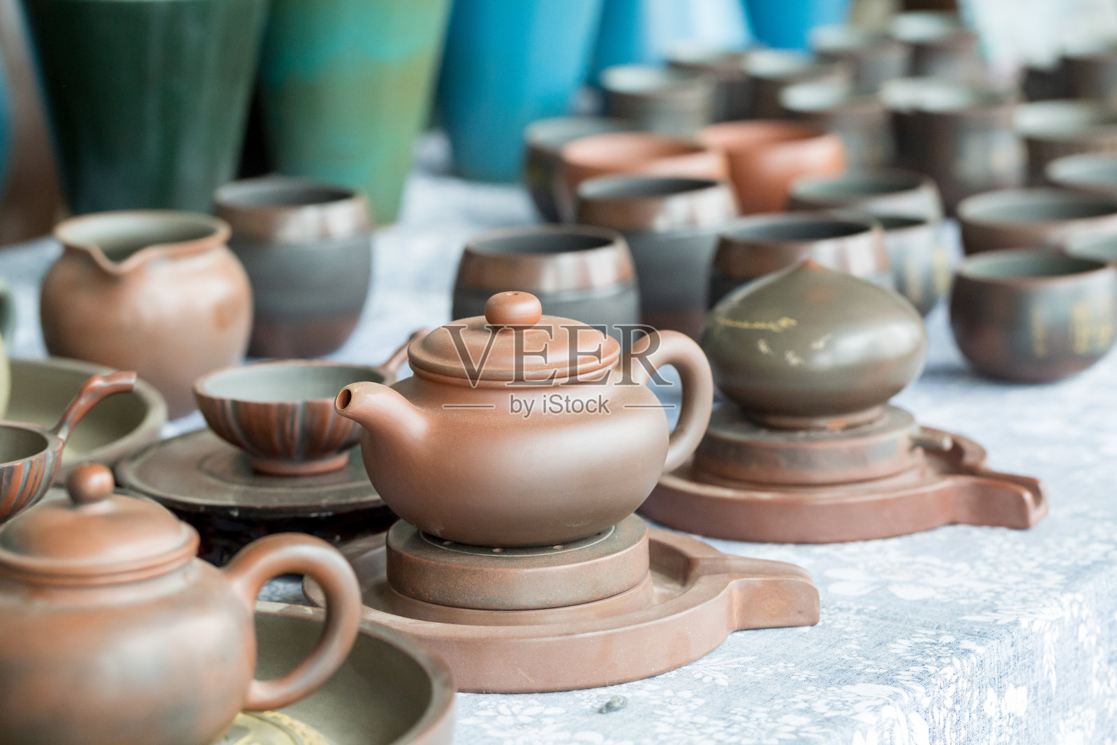 中国传统的茶壶，杯子，茶具，沾满茶渍照片摄影图片