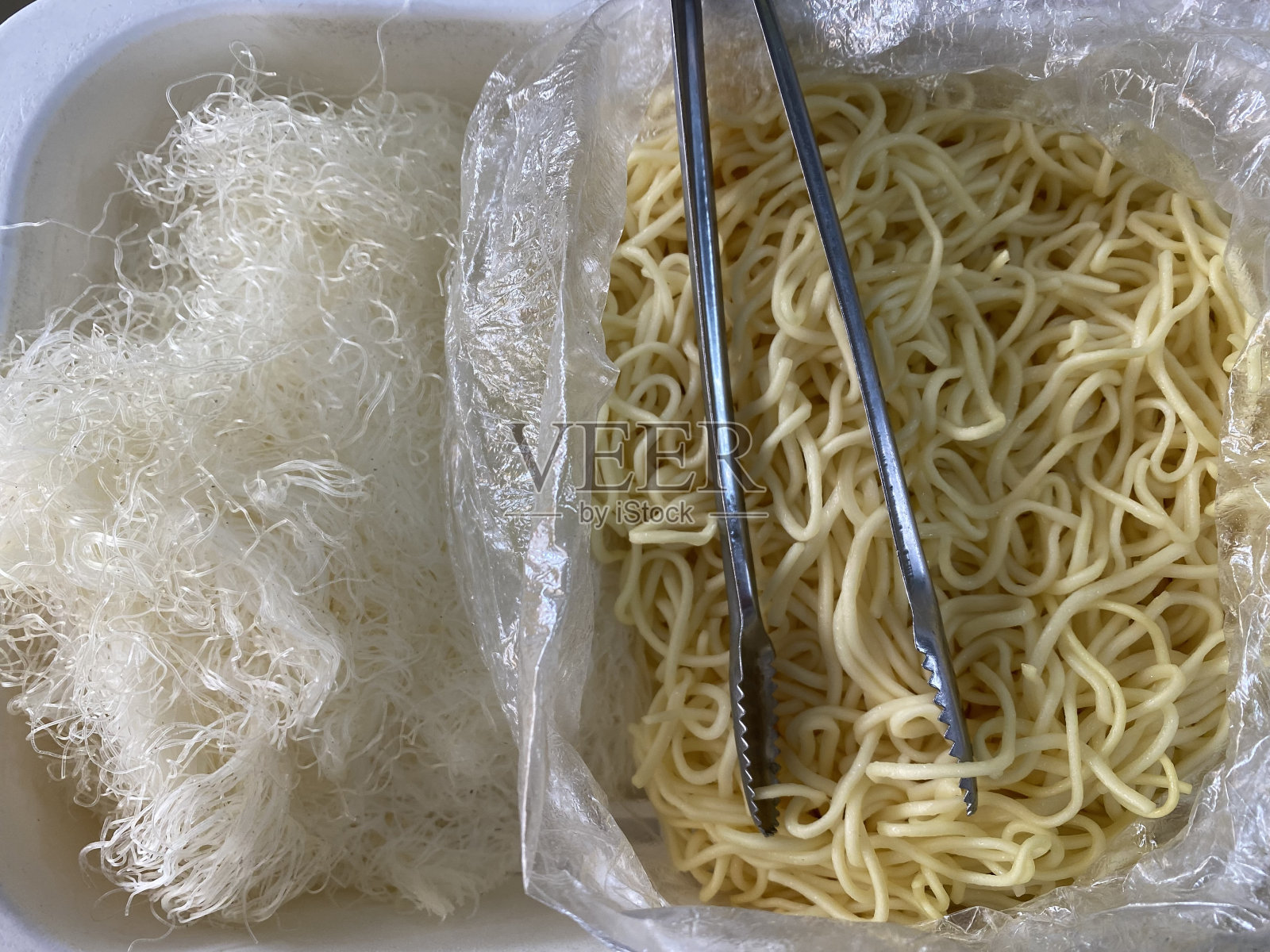 两种面条照片摄影图片