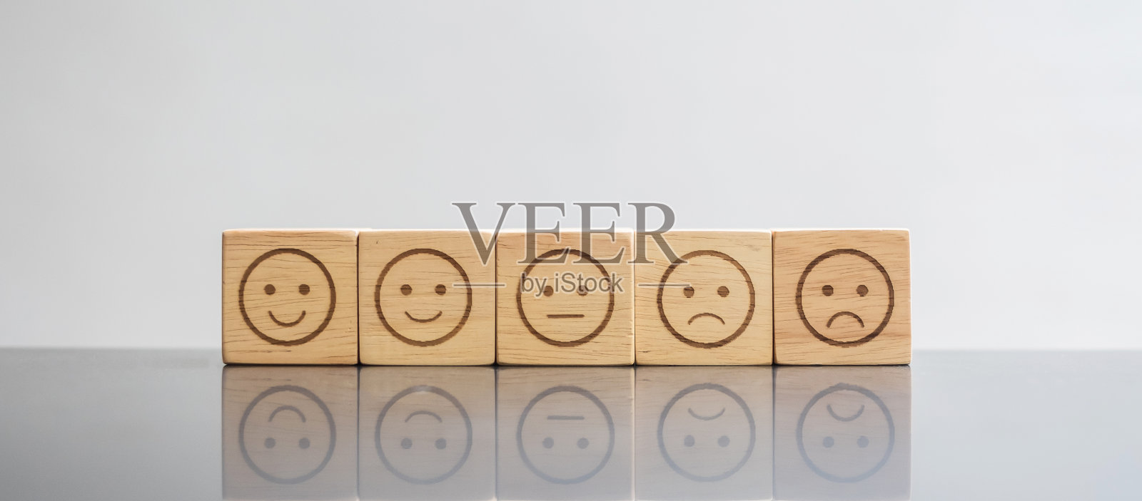 情绪的脸。用户评论的表情符号。服务评级、排名、客户评审、满意度、评价和反馈的概念图标素材