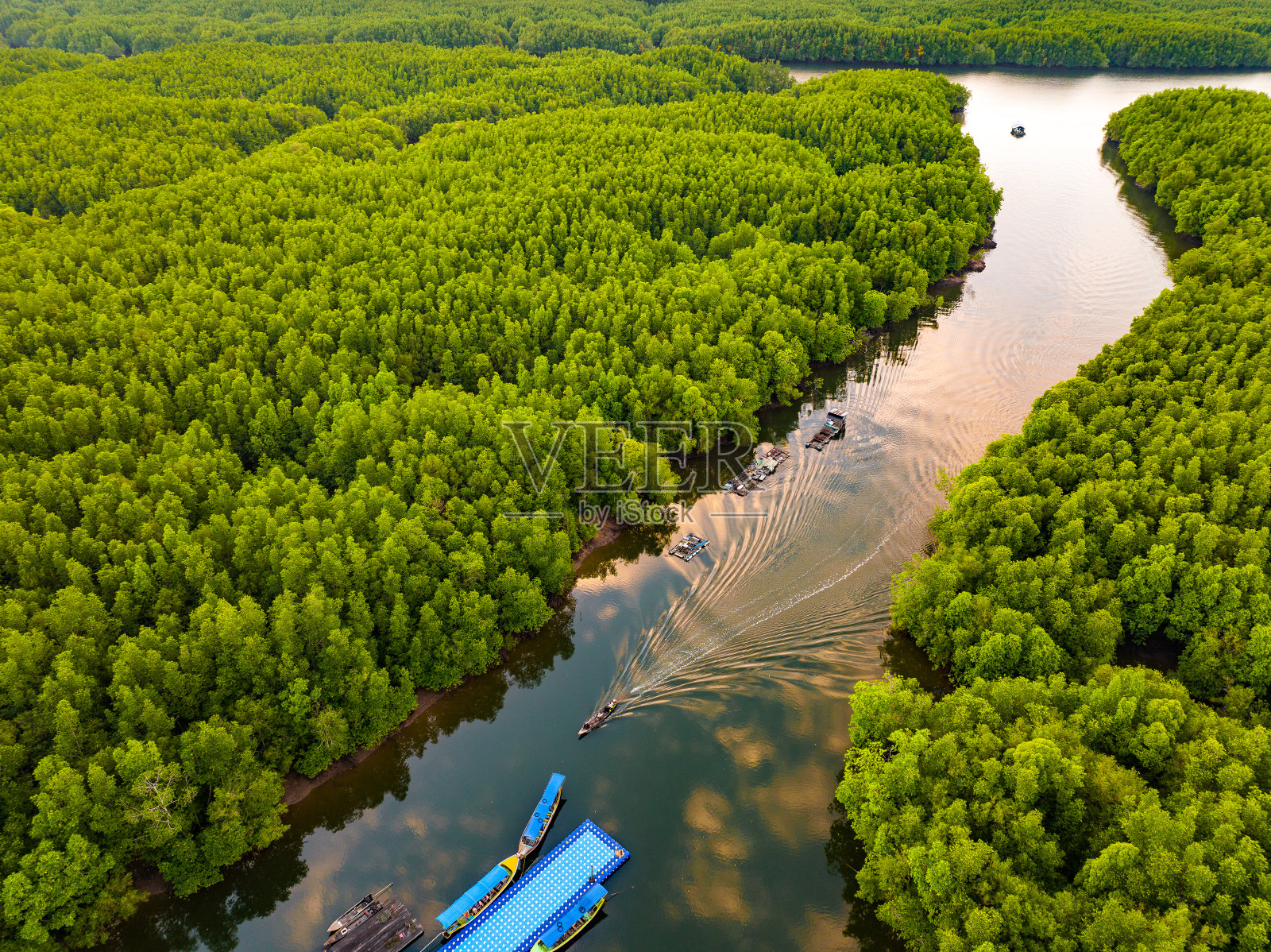 泰国攀牙湾的鸟瞰图照片摄影图片