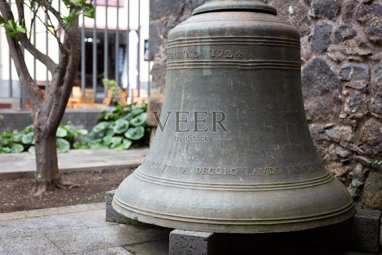 圣母大教堂的钟楼照片摄影图片