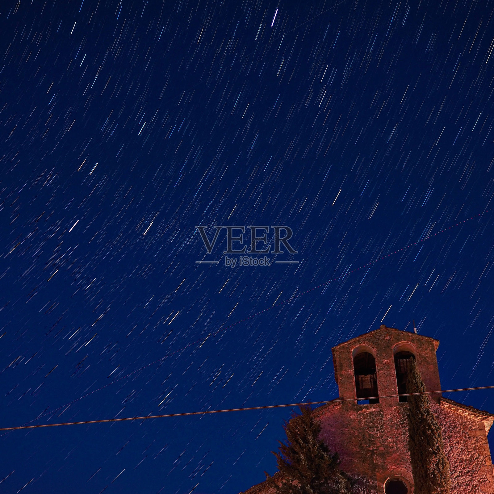 星迹在一座古老的教堂上照片摄影图片
