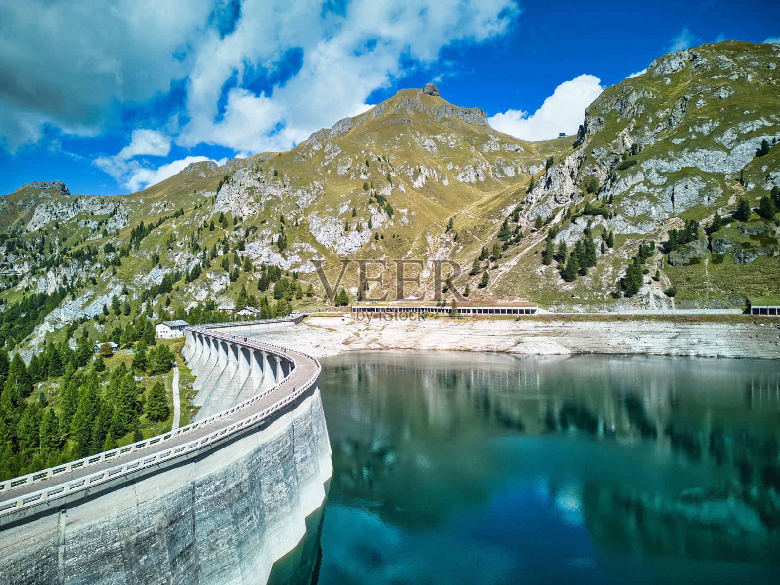 意大利白云石山脉马尔莫拉达北部山脚的费代亚山口照片摄影图片
