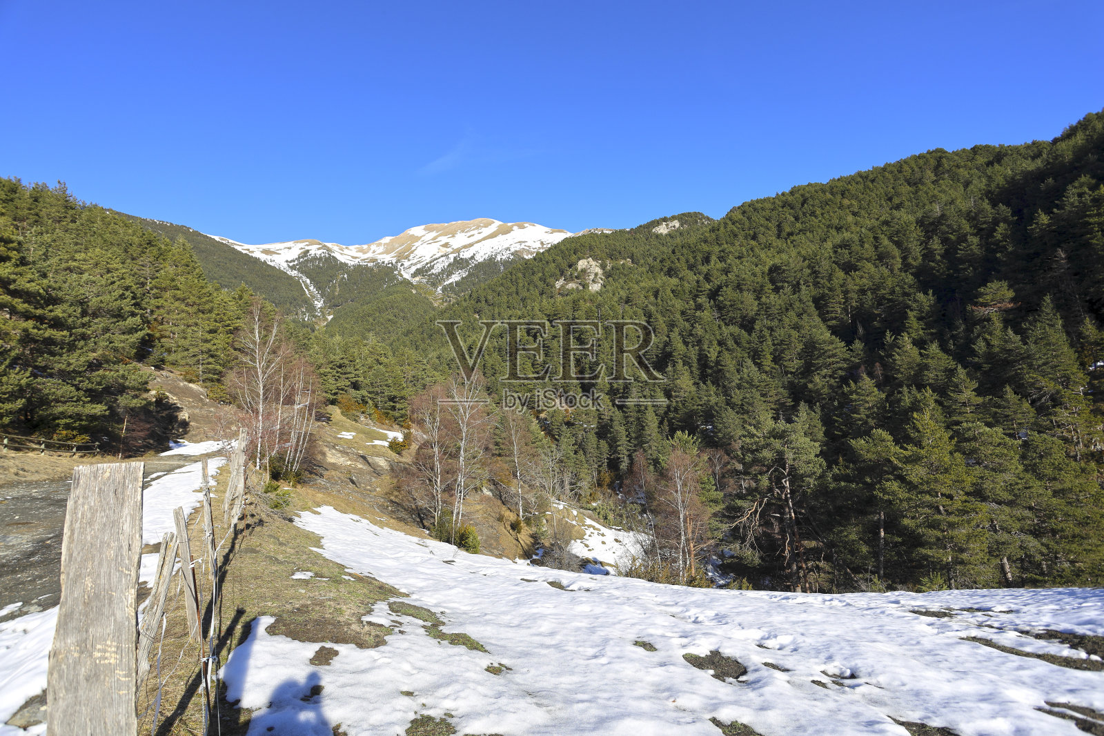 安道尔在冬天照片摄影图片