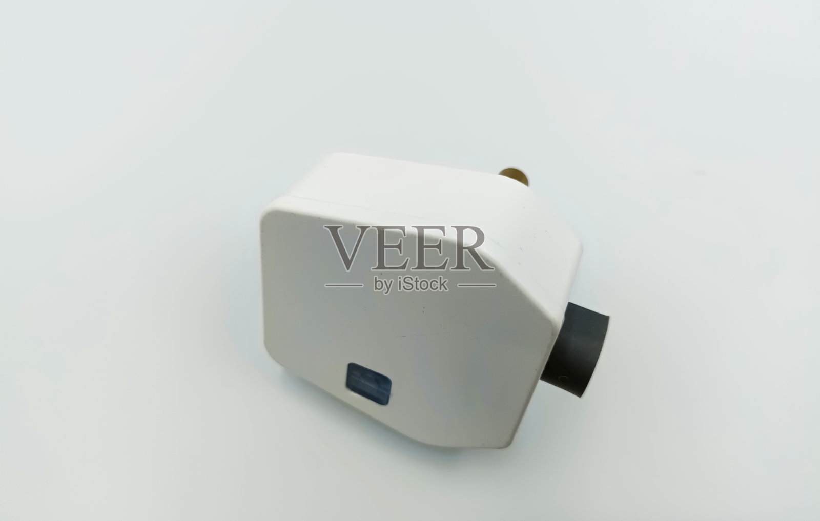 白色背景上的3脚电源插头照片摄影图片