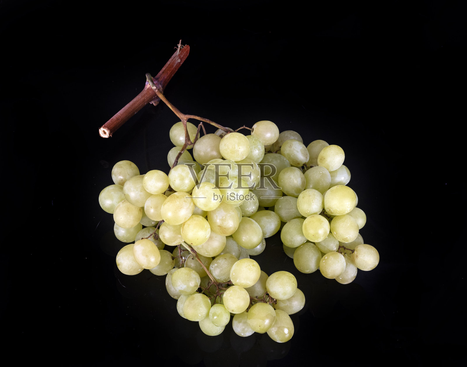 工作室里的青葡萄照片摄影图片