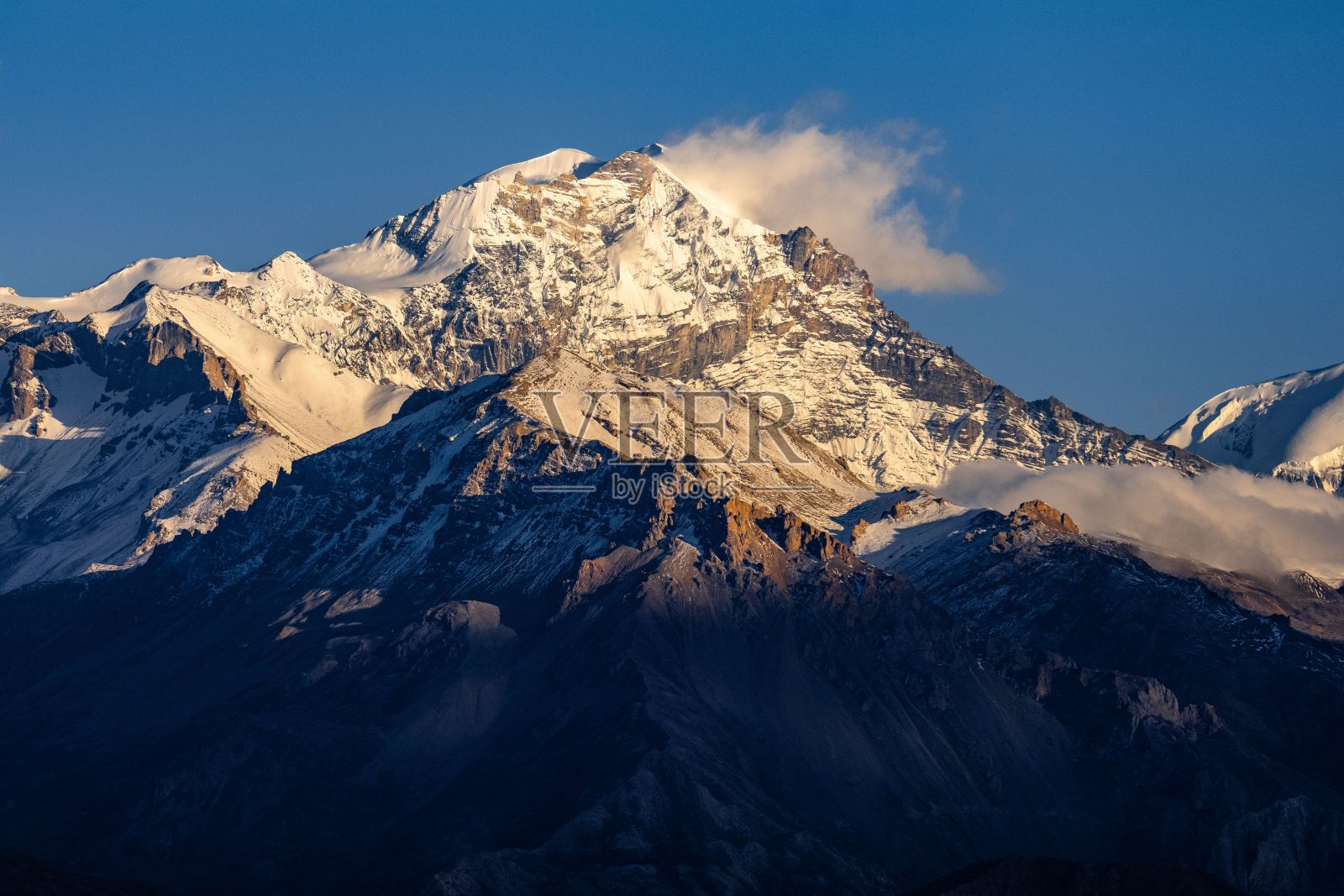 美丽的Nilgiri和Annapurna山脉在喜马拉雅山，尼泊尔照片摄影图片