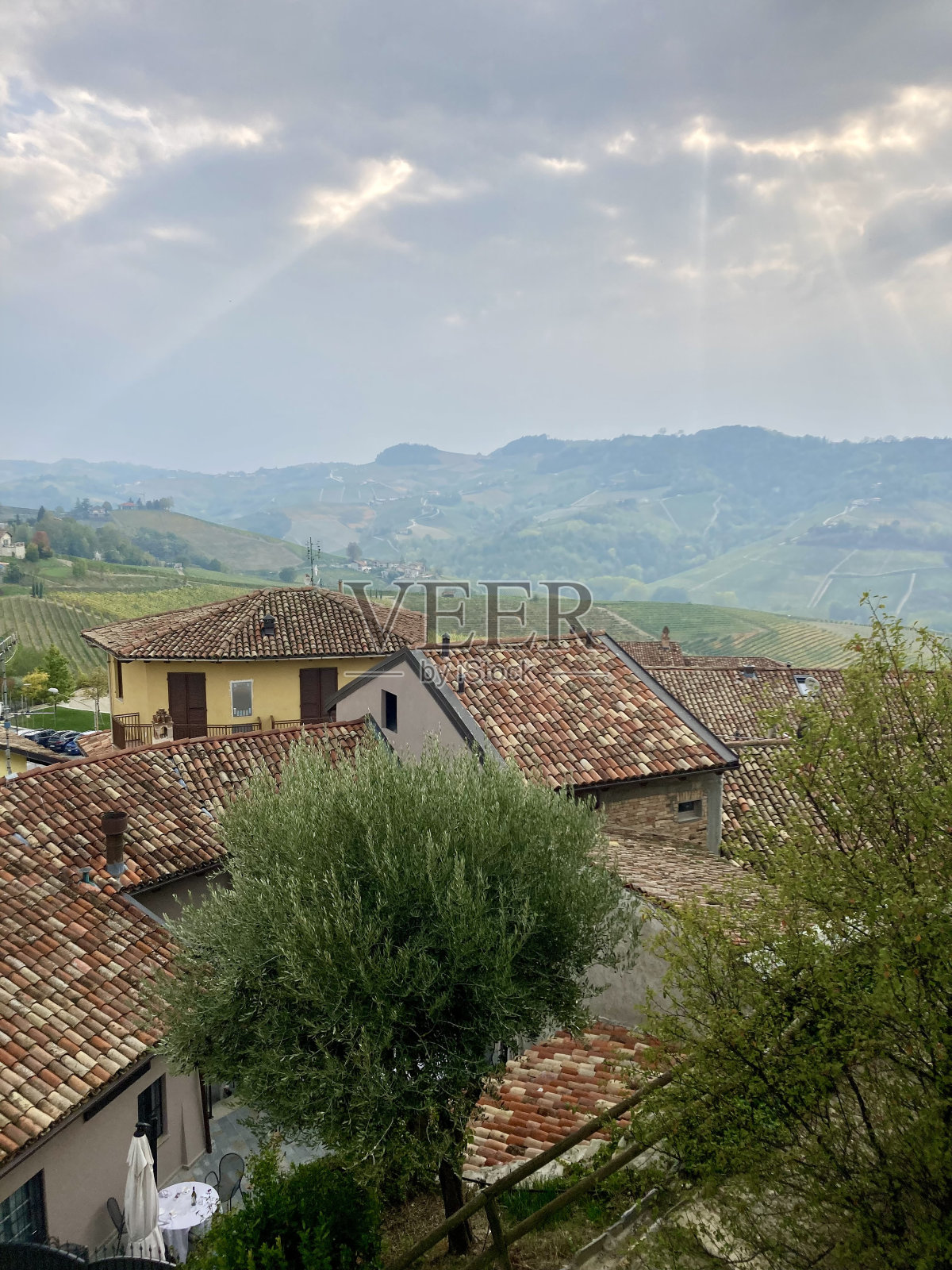 意大利-皮埃蒙特地区-阿尔巴村全景图照片摄影图片
