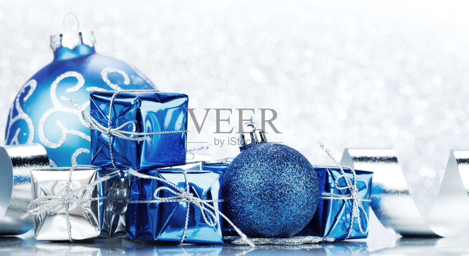 圣诞礼物和舞会照片摄影图片