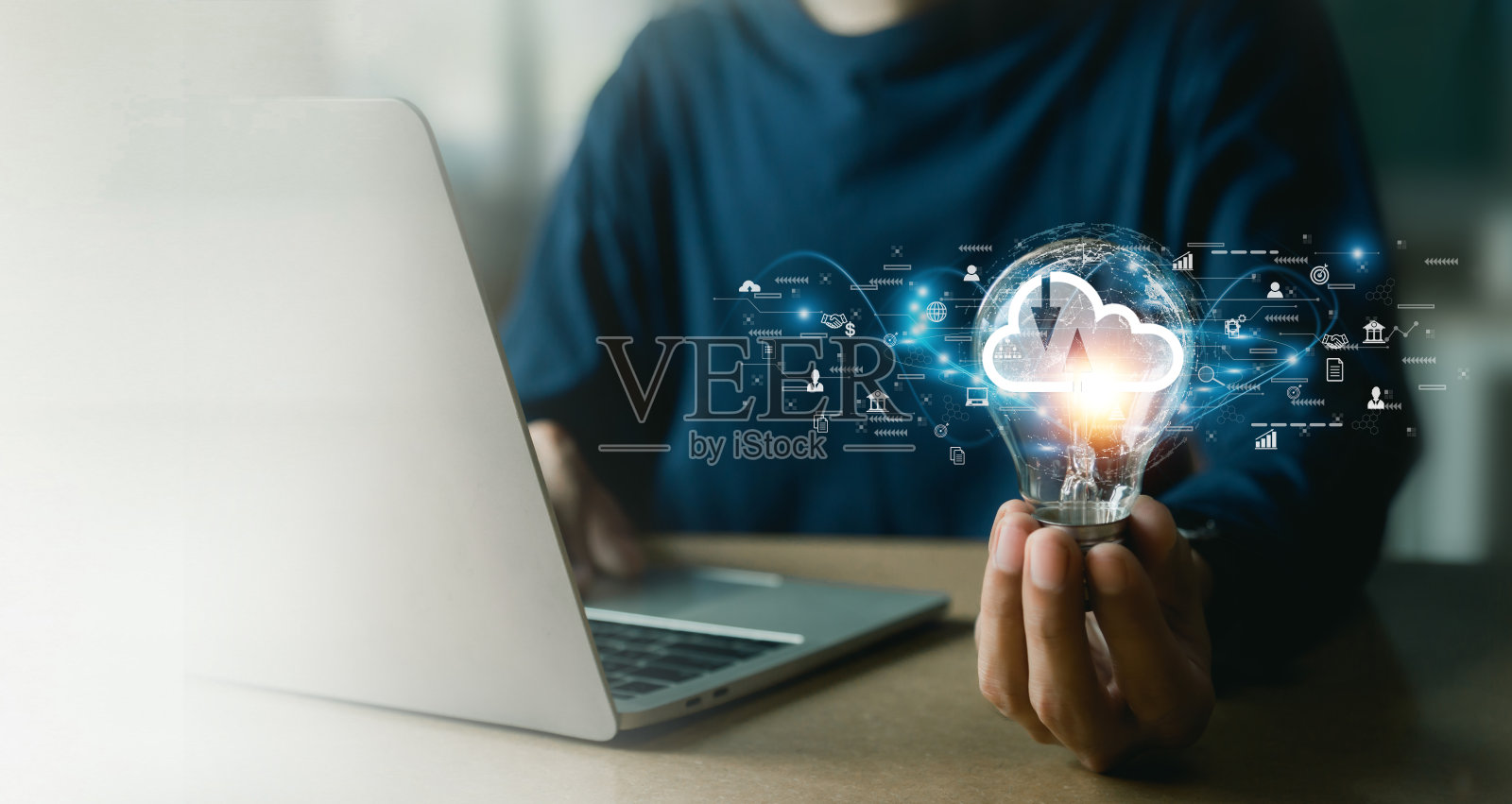 业务端利用云计算机存储和数据传输云网络，云技术。网络和互联网服务理念。照片摄影图片