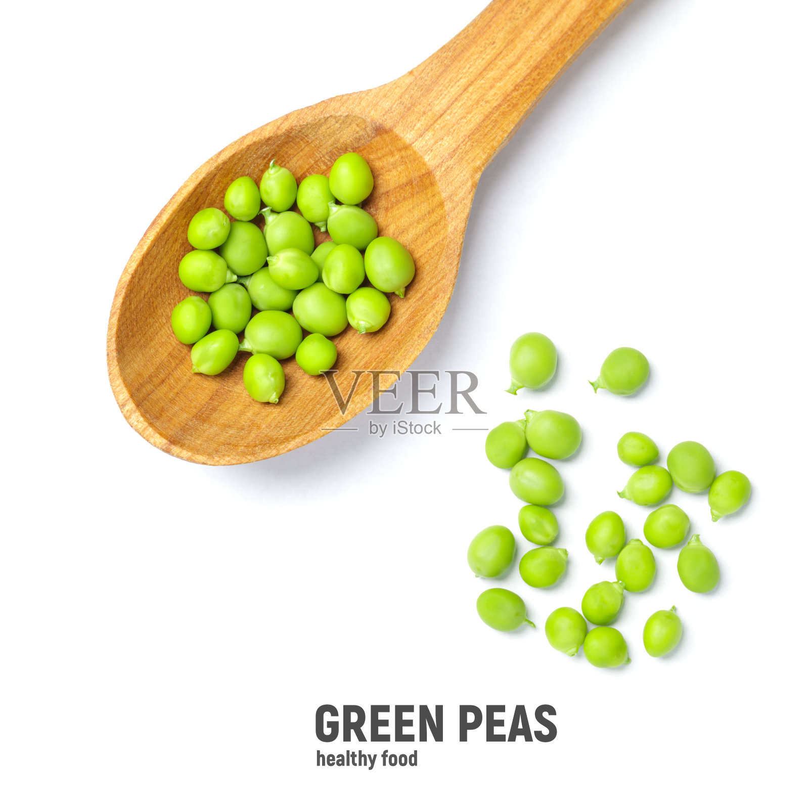新鲜的绿豌豆在木勺，孤立在白色背景照片摄影图片