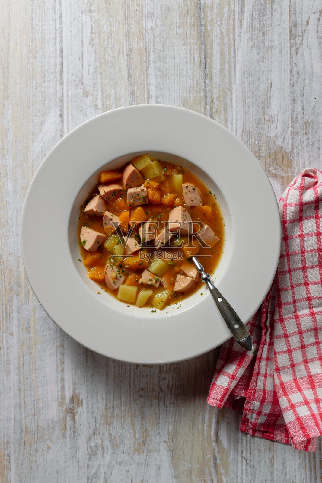 南瓜土豆炖肉肠照片摄影图片