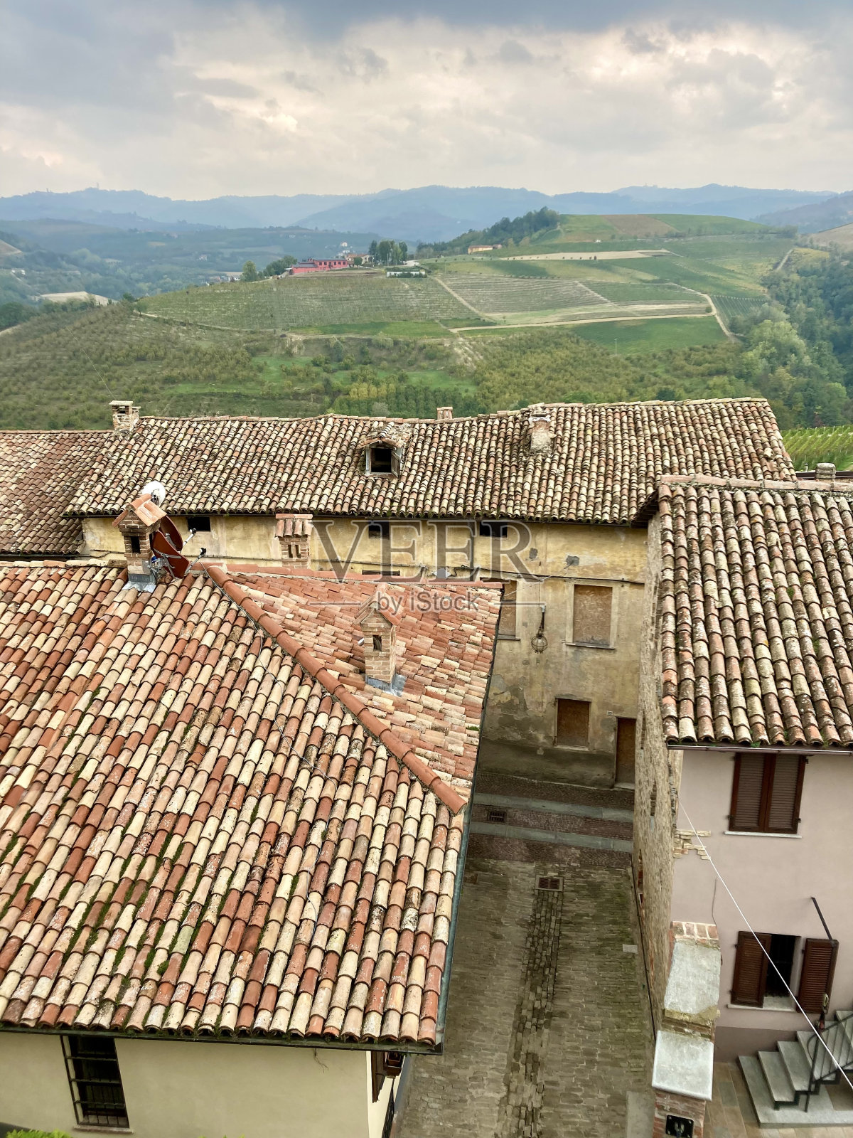 意大利-皮埃蒙特地区-阿尔巴村全景图照片摄影图片