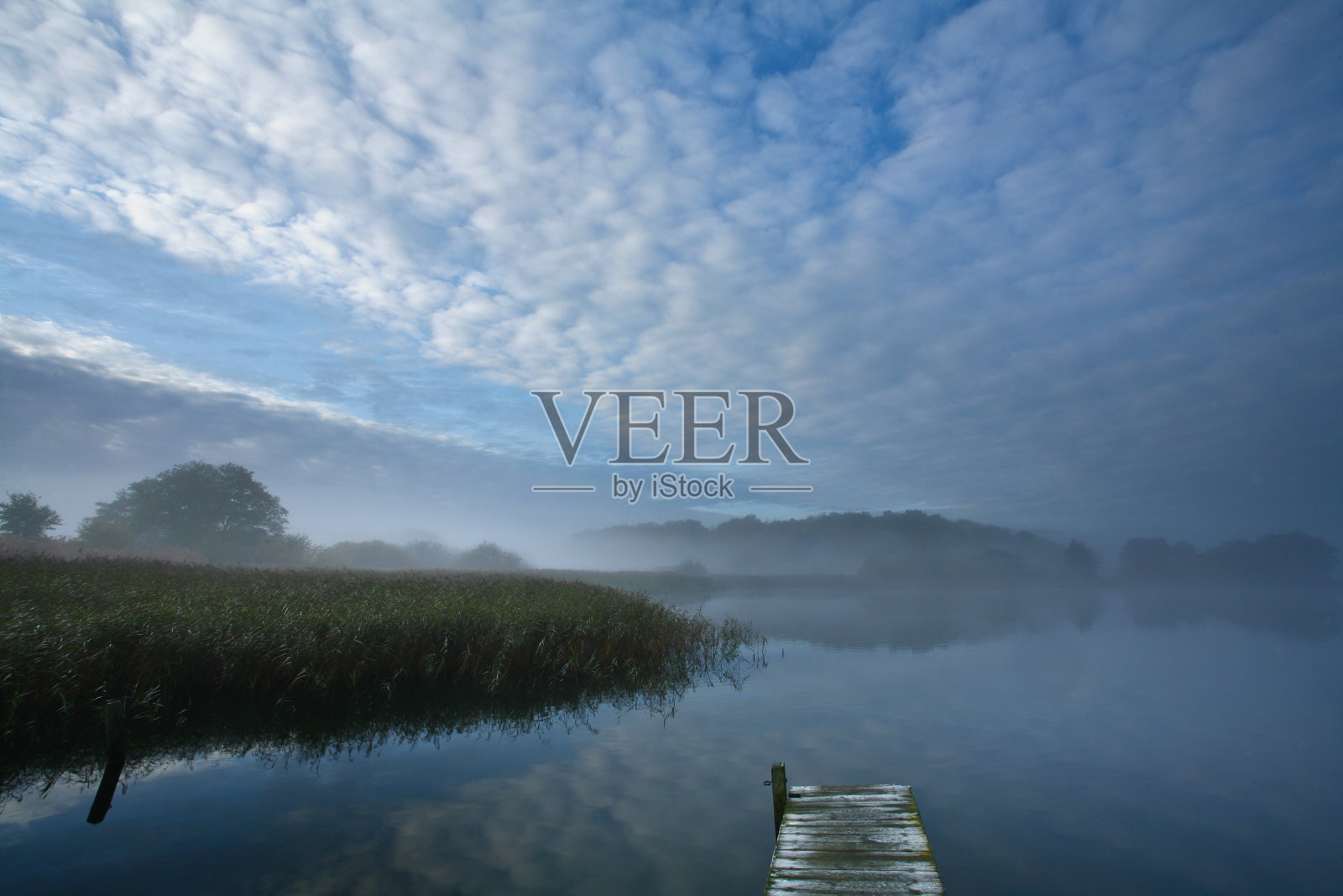 丹麦斯堪的那维亚半岛美丽的湖泊照片摄影图片