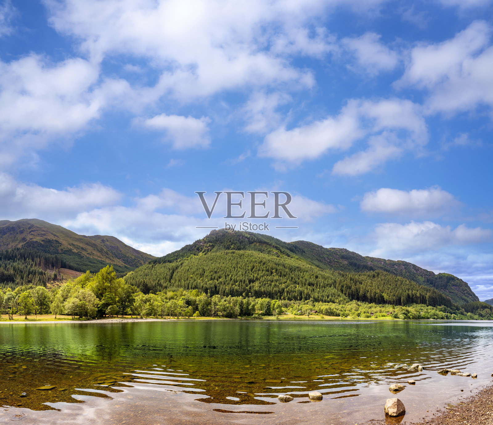 英国苏格兰特罗萨克斯国家公园的洛蒙德湖照片摄影图片