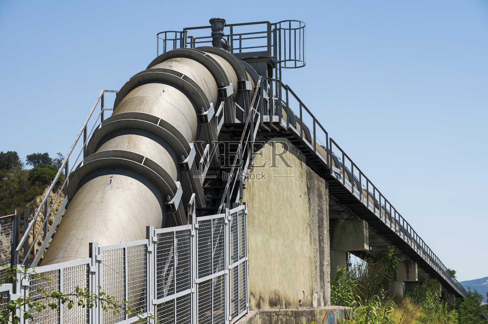 卢卡尼亚夏季乡村景观照片摄影图片