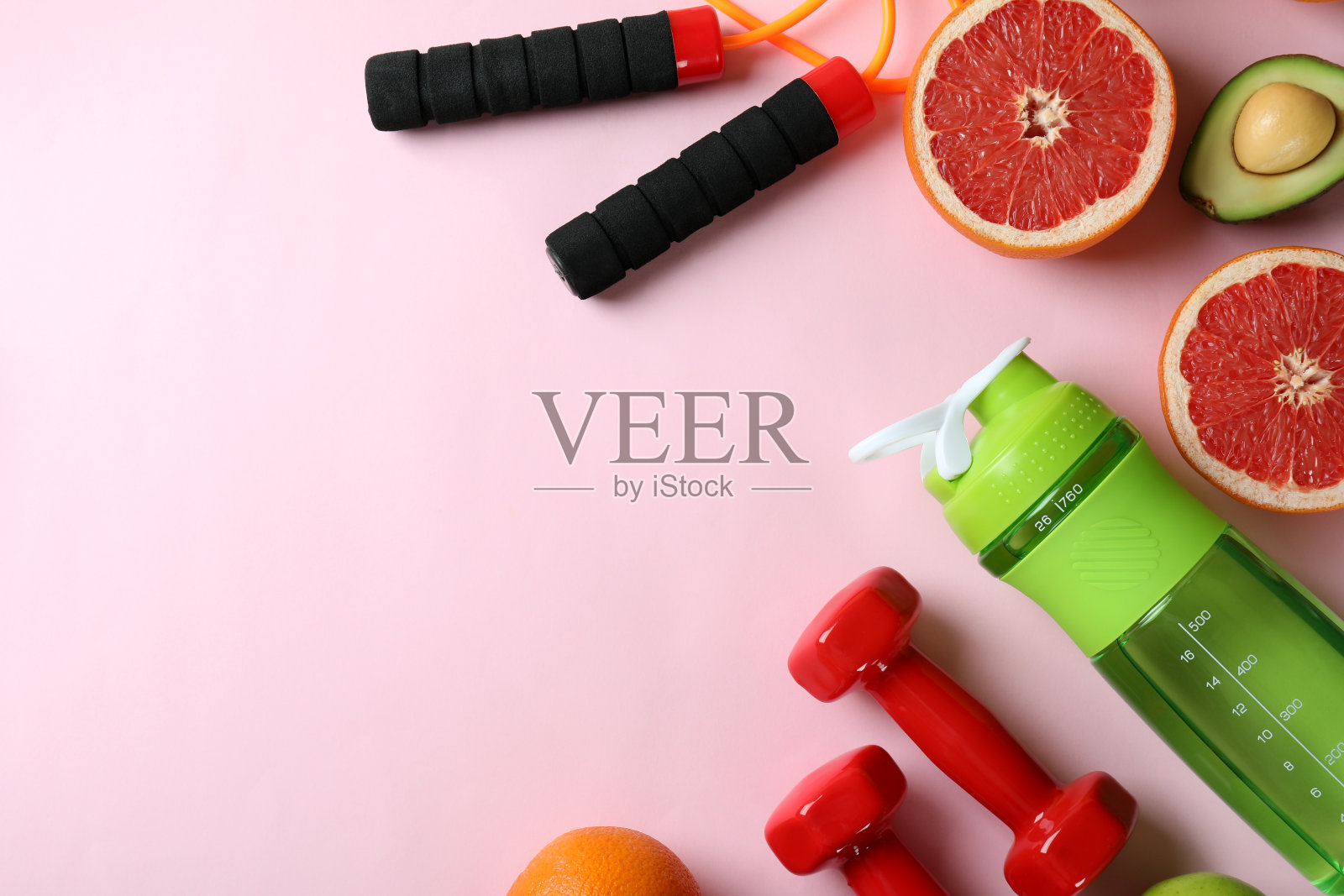 粉色背景的健康生活方式配件，文字空间照片摄影图片