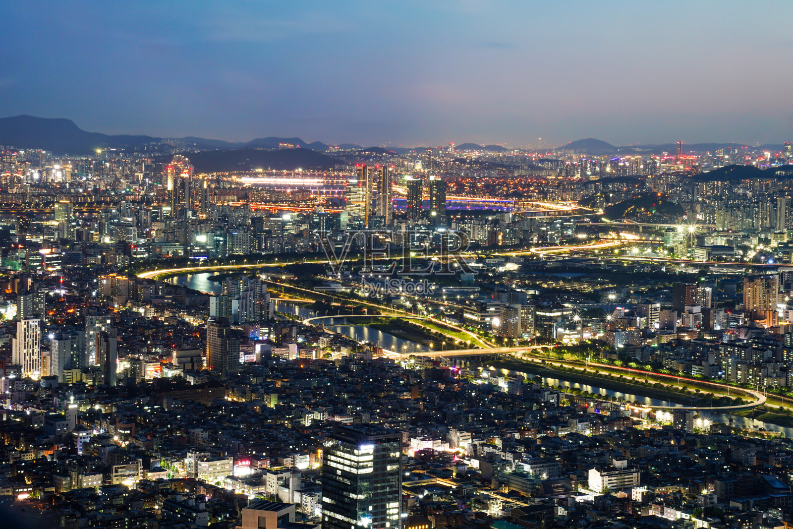 这座城市的夜景照片摄影图片