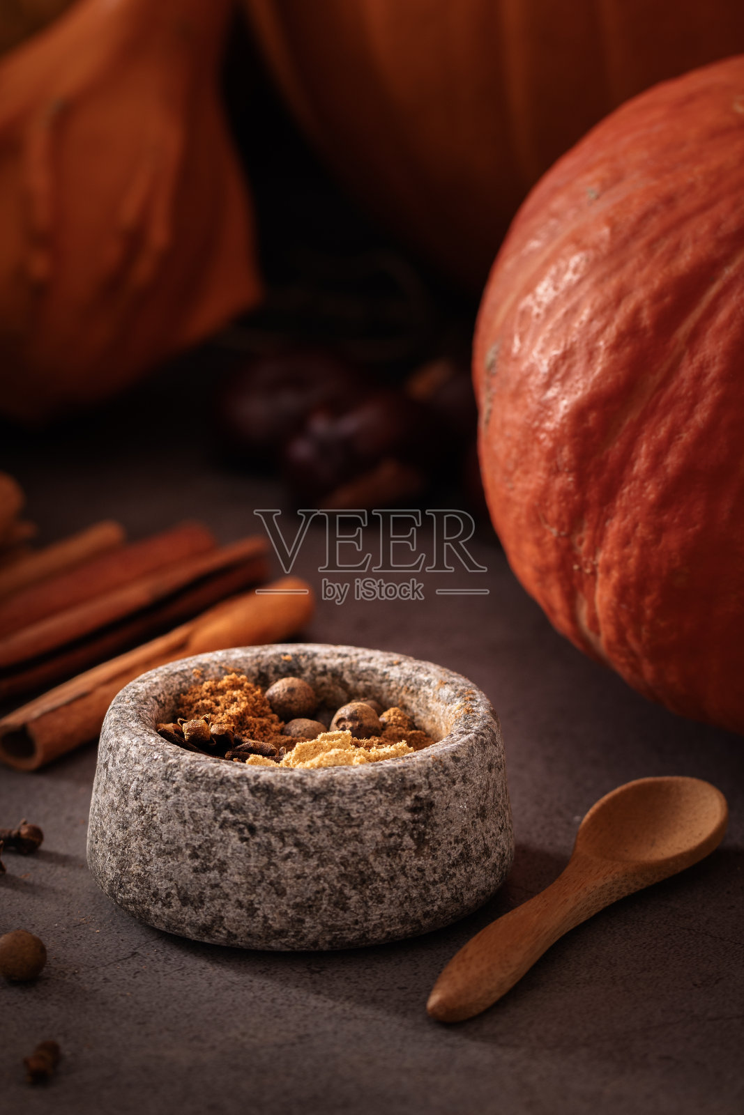 从零开始准备自制南瓜香料照片摄影图片