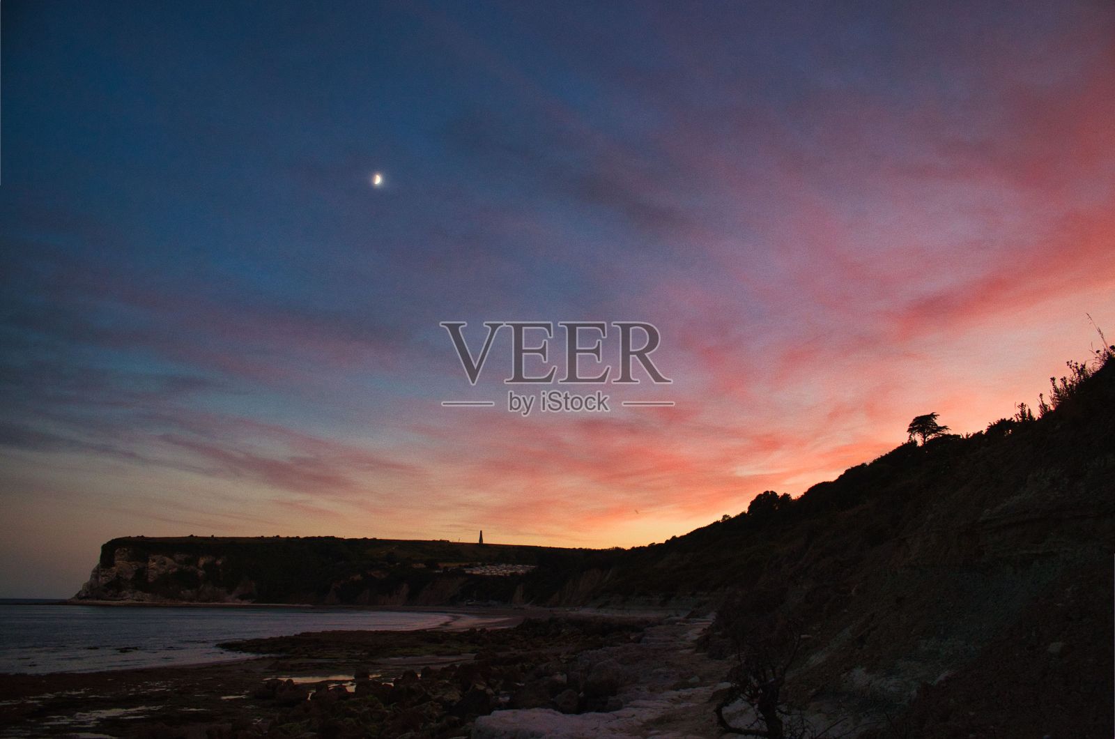 日落时分的怀特岛卡尔弗悬崖景观照片摄影图片