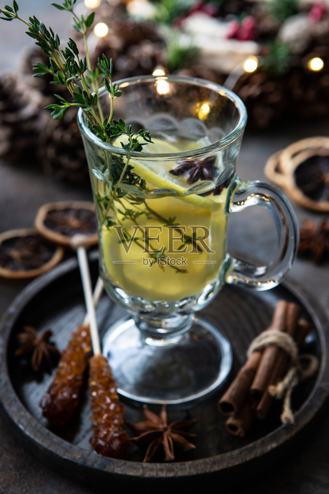 冬季热饮加香料和柠檬，精选重点照片摄影图片