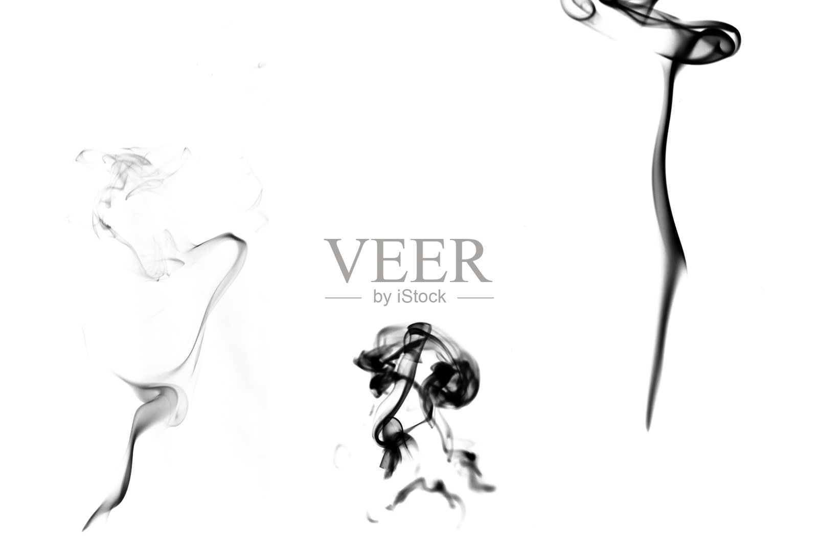 烟蒸汽。模糊的黑烟，抽象的雾或蒸汽雾云孤立在白色背景。蒸汽流动中的污染物，蒸汽烟，气体，干冰。照片摄影图片