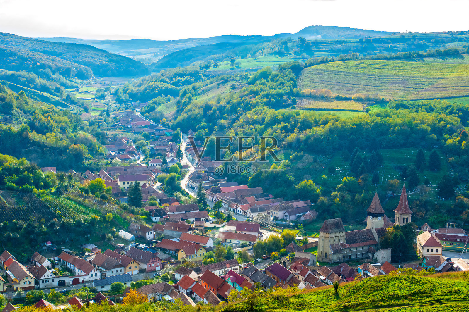 罗马尼亚特兰西瓦尼亚Seica Mica村的坚固教堂照片摄影图片