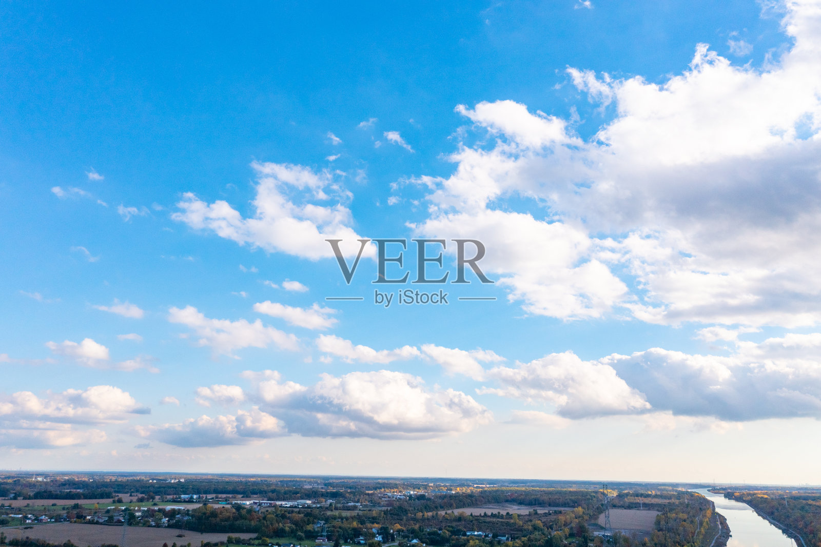 鸟瞰阿兰堡农田和韦兰运河，阿兰堡，加拿大照片摄影图片