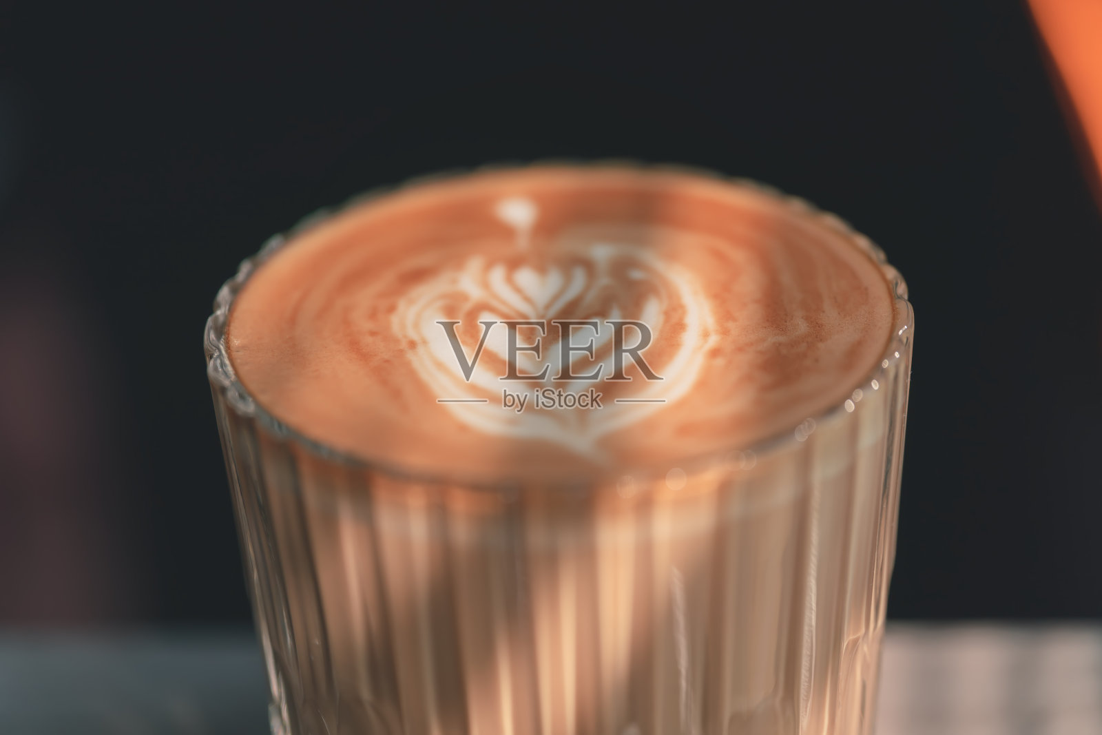 吧台上的咖啡照片摄影图片