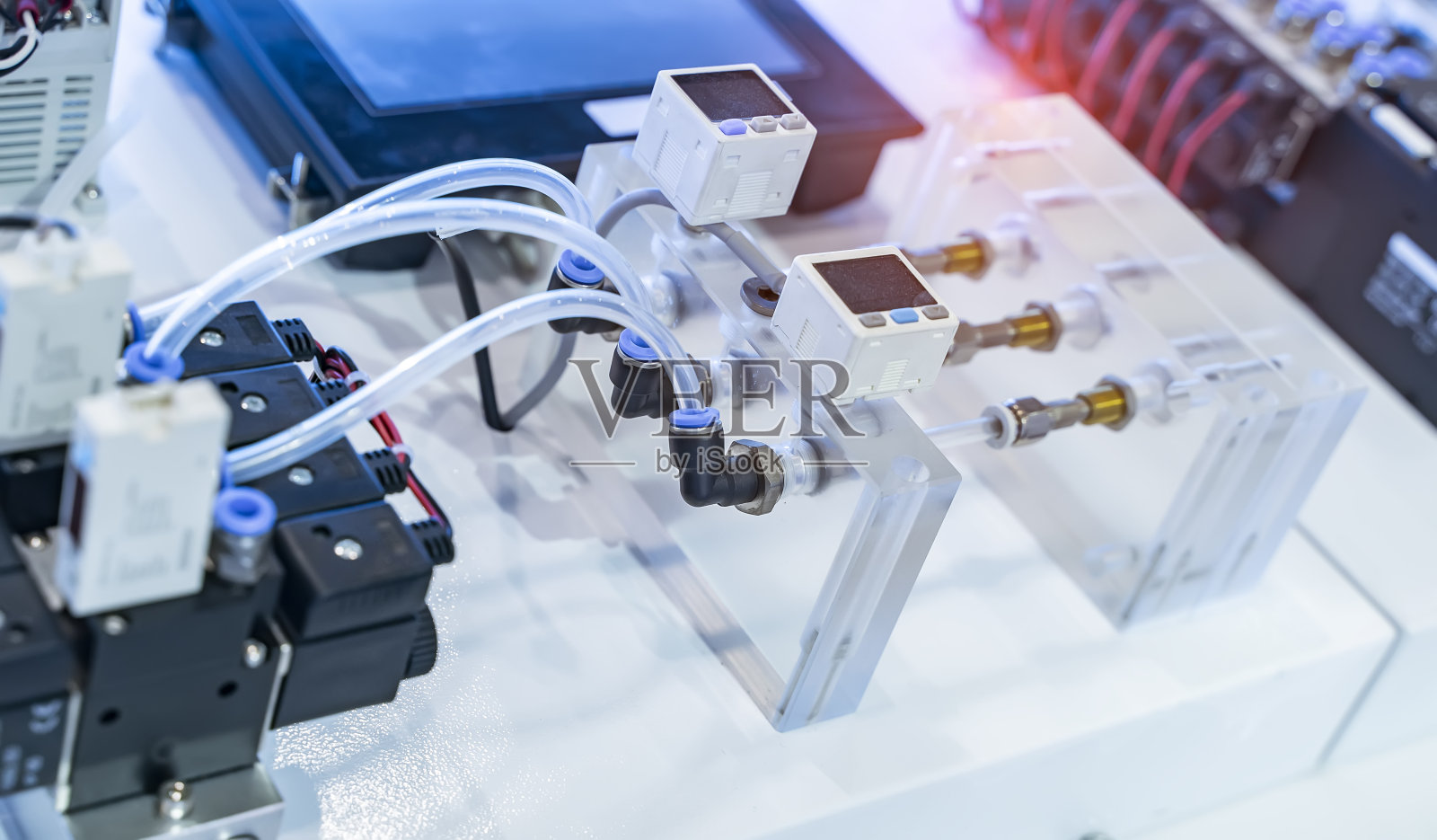 自动化压缩空气生产，气缸机械工程气动气缸照片摄影图片