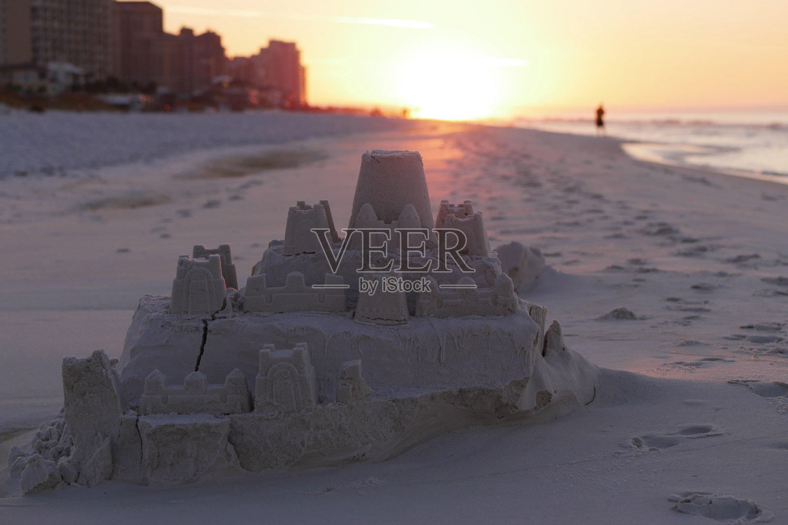 沙滩上的沙堡风景在佛罗里达惊人的日落照片摄影图片