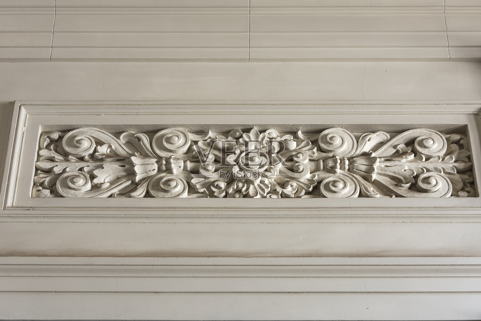 在白色墙壁上成型，低浮雕设计。在阿根廷圣达菲的罗萨里奥市。“Ecu”照片摄影图片