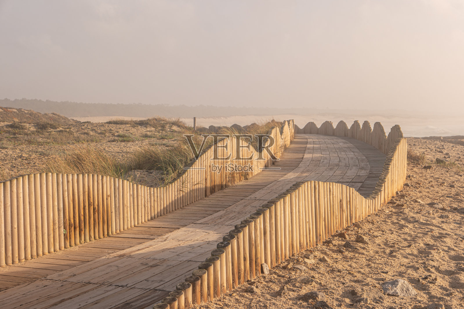 葡萄牙奥瓦尔市的Furadouro，人行道是通往海滩的通道照片摄影图片