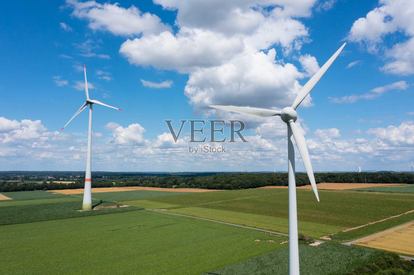 莱茵河下游地区的风力涡轮机照片摄影图片