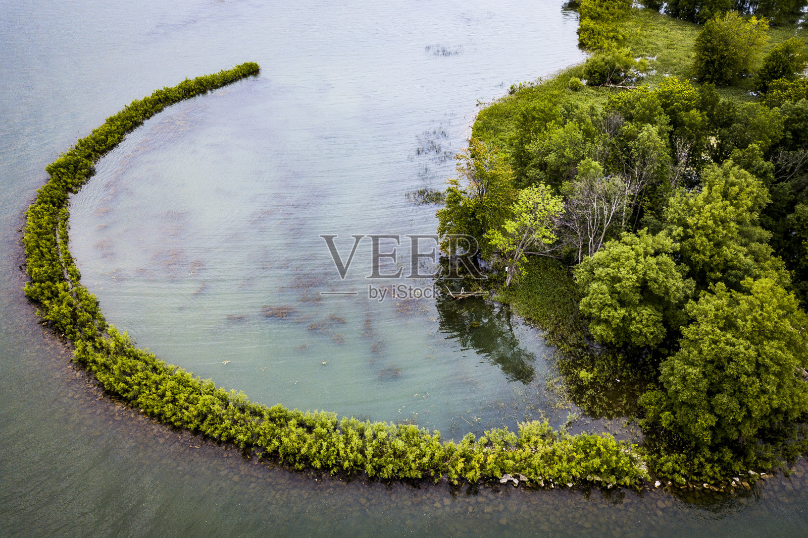 圣劳伦斯河沿岸的鸟瞰图照片摄影图片