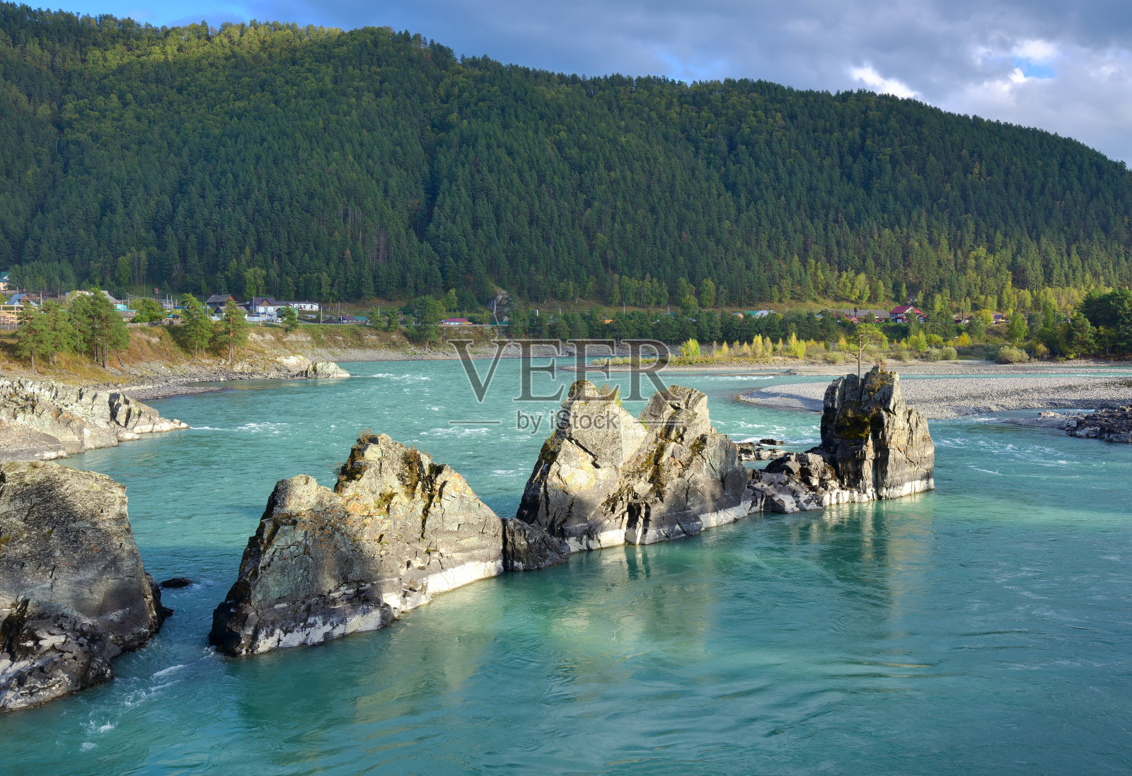 卡顿岛的龙牙岩照片摄影图片