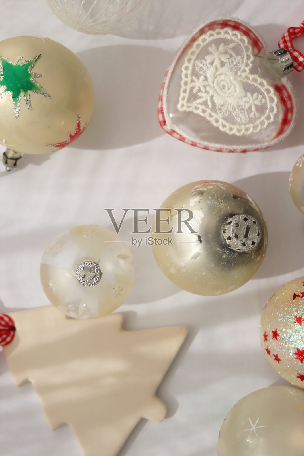 白色圣诞节装饰品照片摄影图片