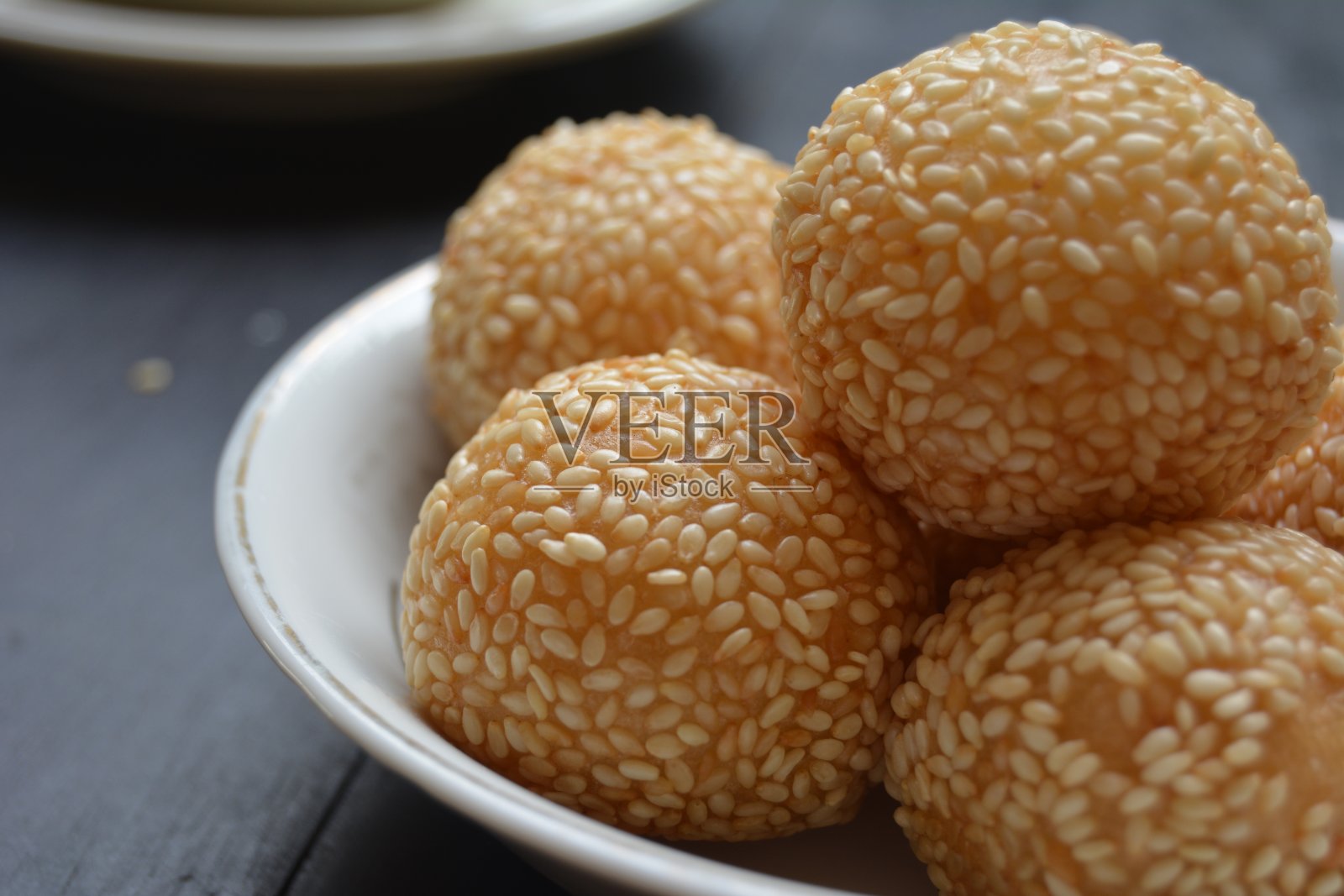 近距离观看印尼传统小吃照片摄影图片