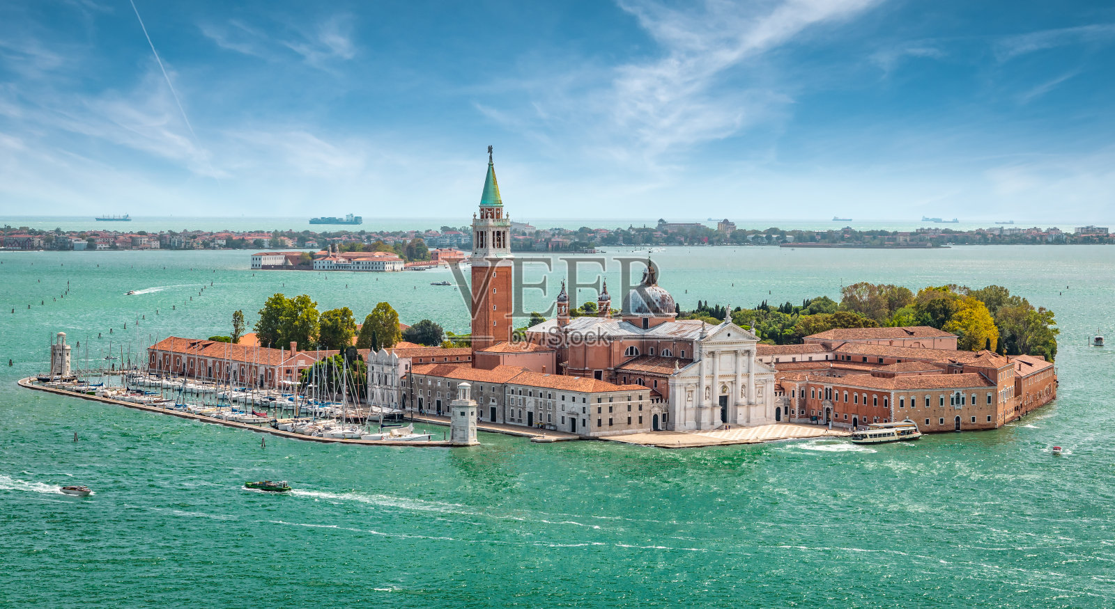 意大利威尼斯圣乔治马乔雷岛教堂全景。照片摄影图片