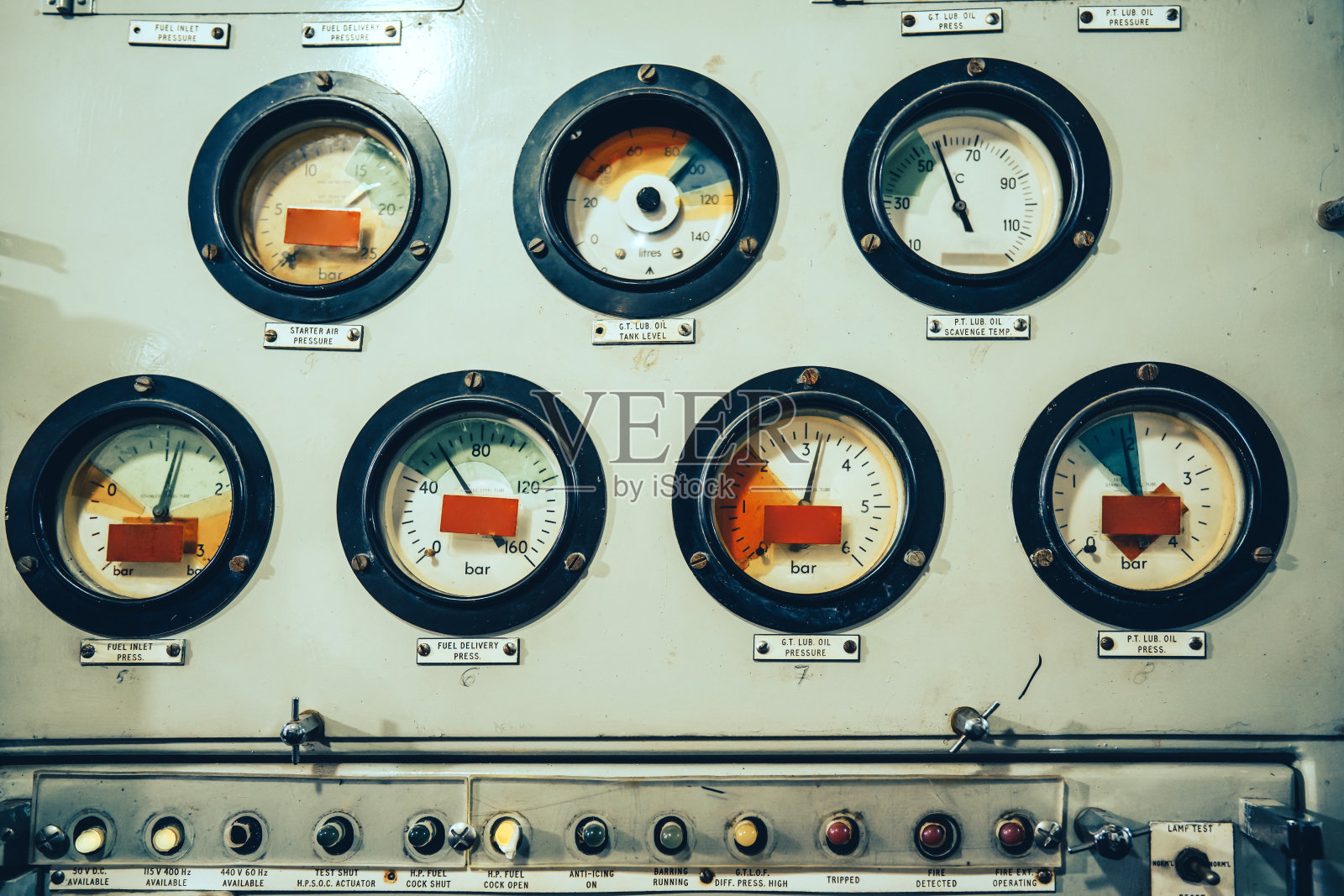 有许多按钮的控制面板照片摄影图片