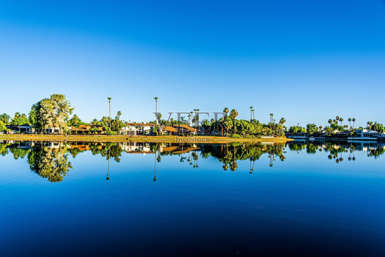 一个完美的反射照片摄影图片