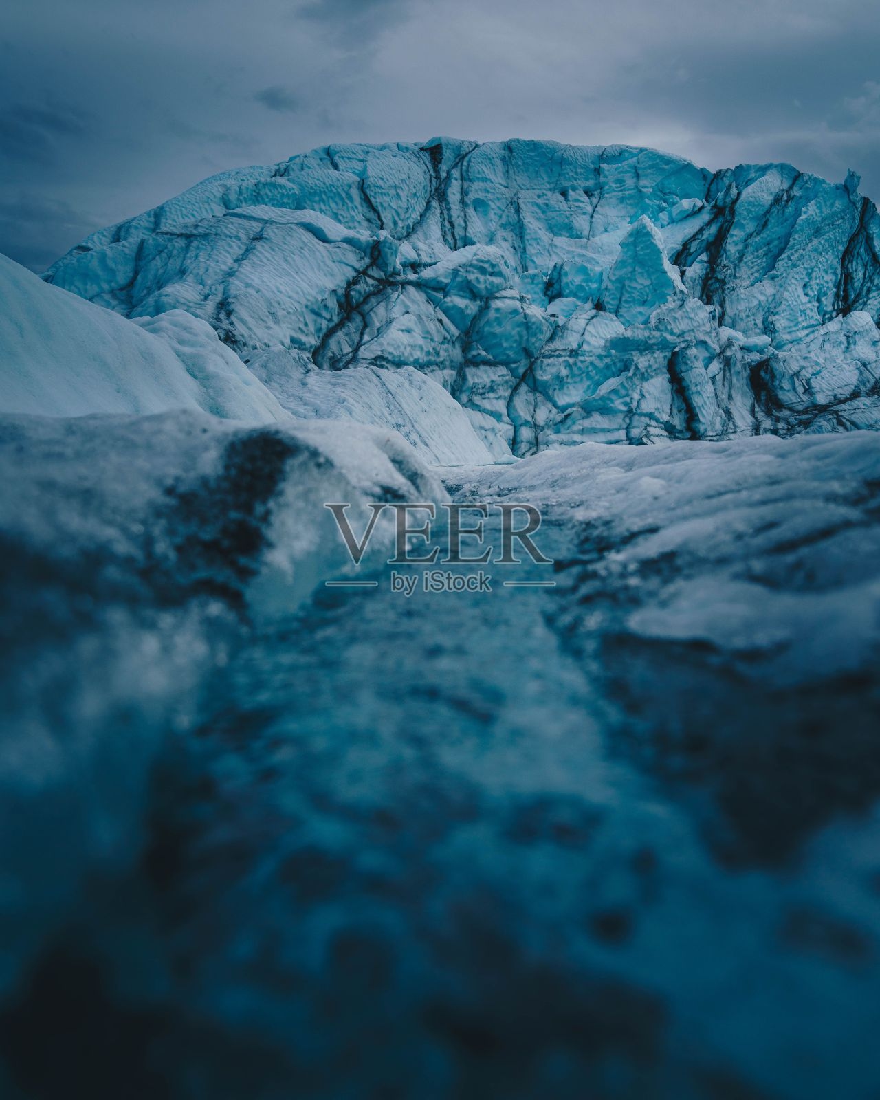 垂直拍摄的冰岛最大的冰帽，瓦特纳冰盖照片摄影图片