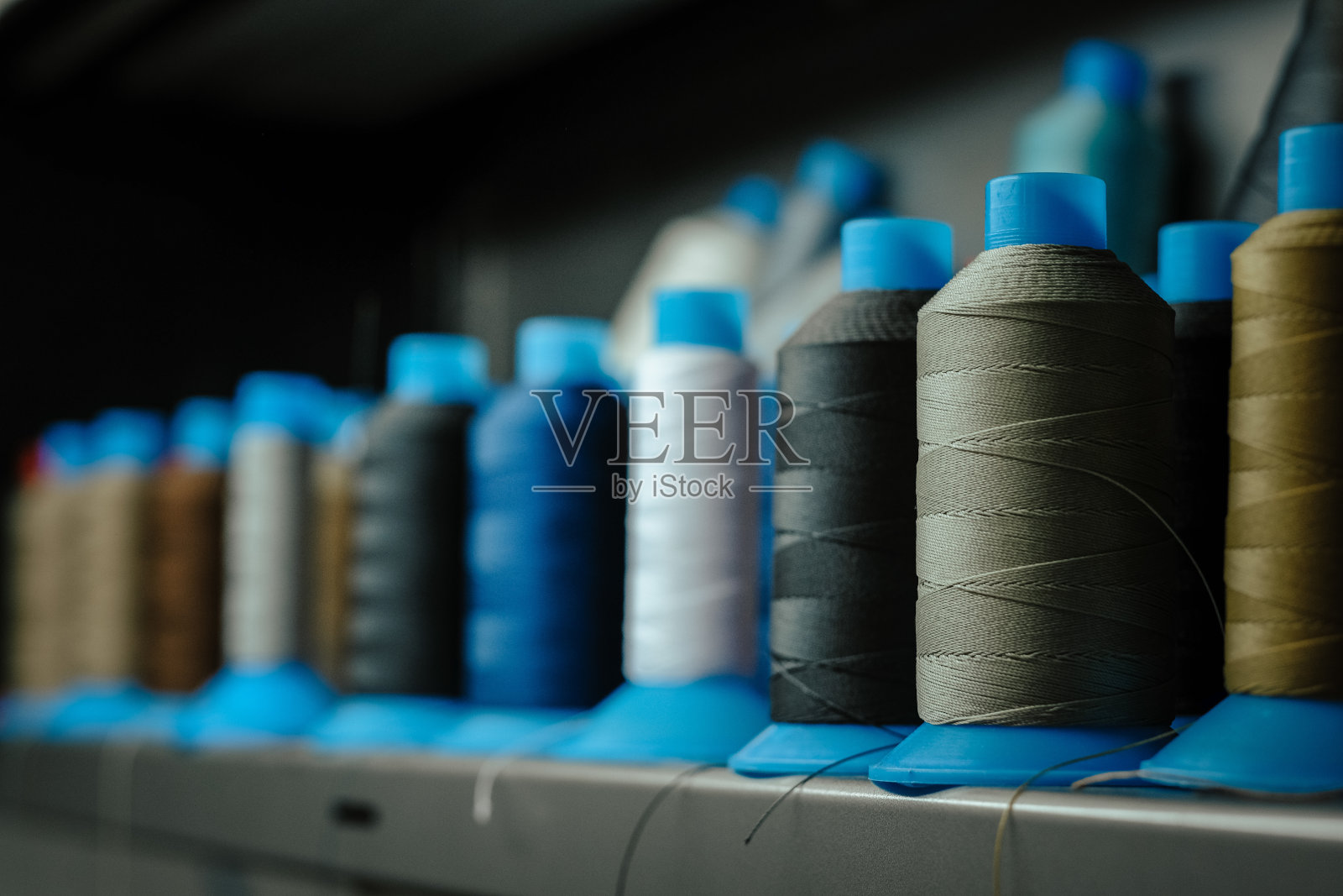 缝纫线在工作室的选择性聚焦镜头照片摄影图片