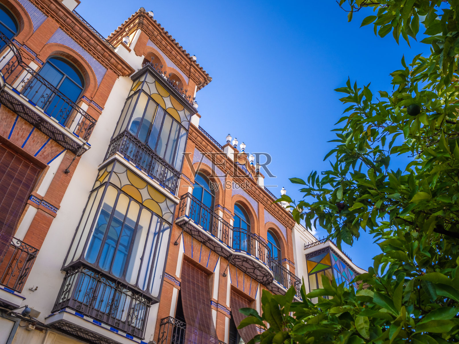 西班牙巴达荷兹市的低角度观光照照片摄影图片