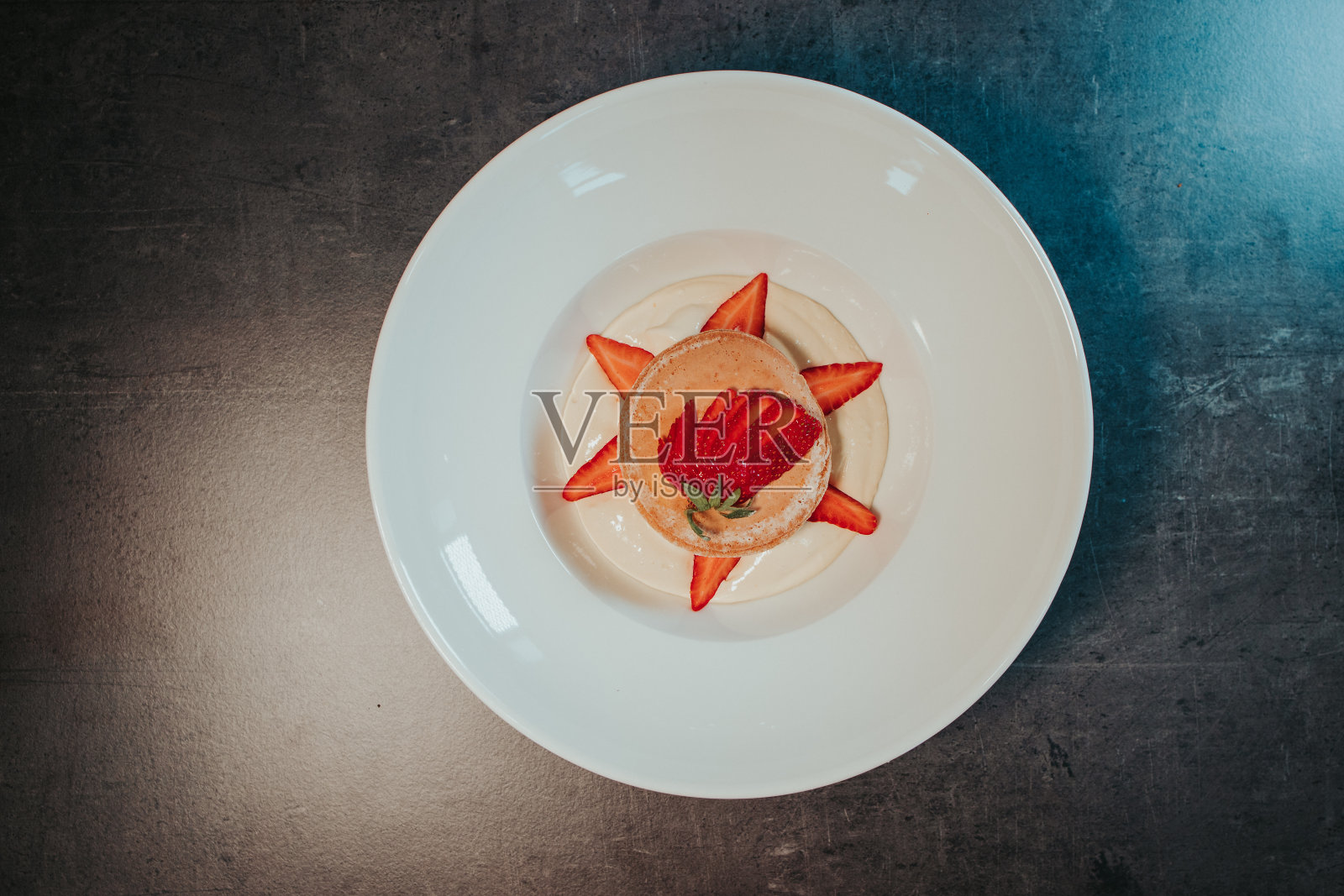 一个美味的草莓蛋糕的俯视图照片摄影图片