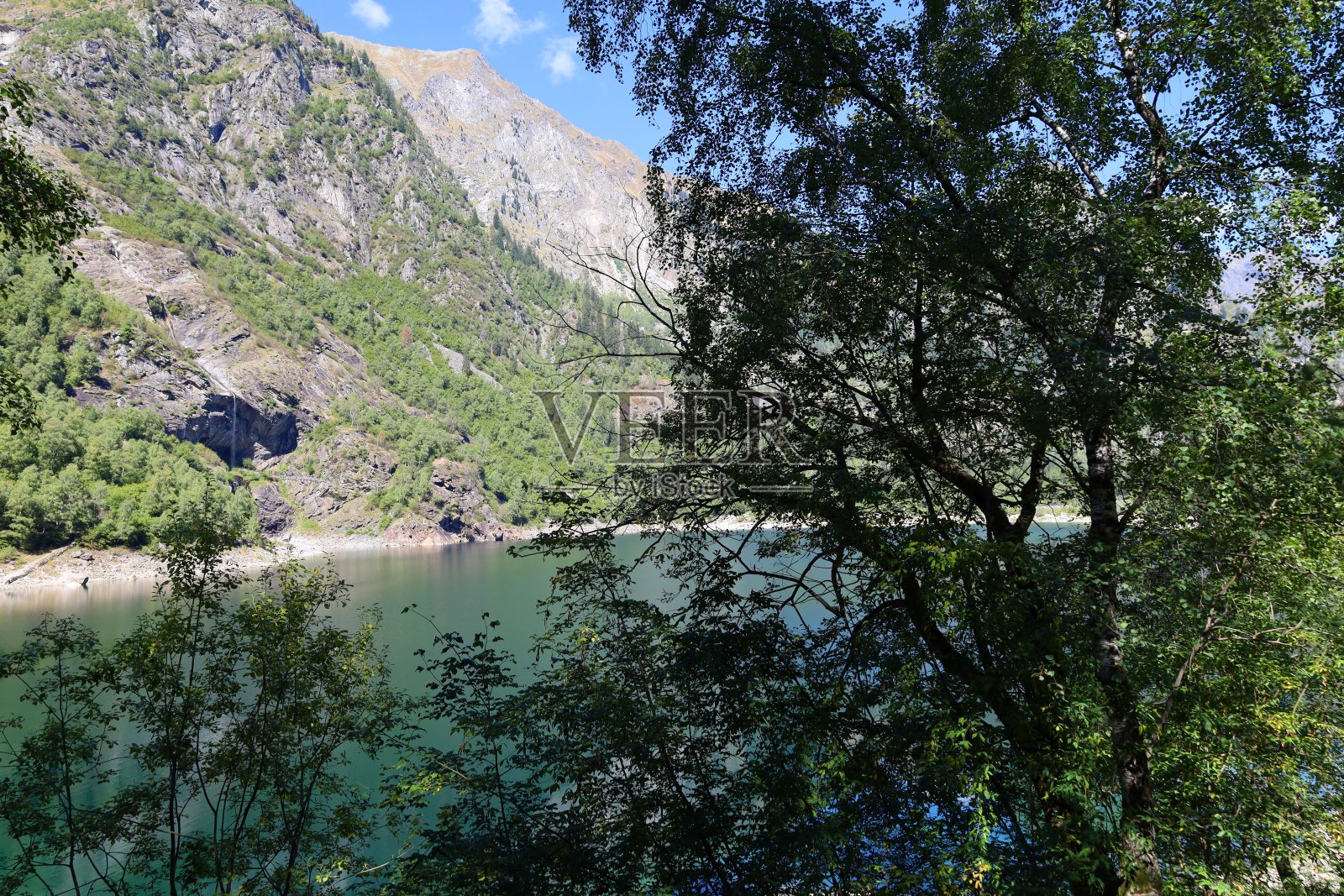 Campliccioli和Cingino山湖徒步小径位于欧洲意大利皮埃德蒙的安特罗纳山谷照片摄影图片