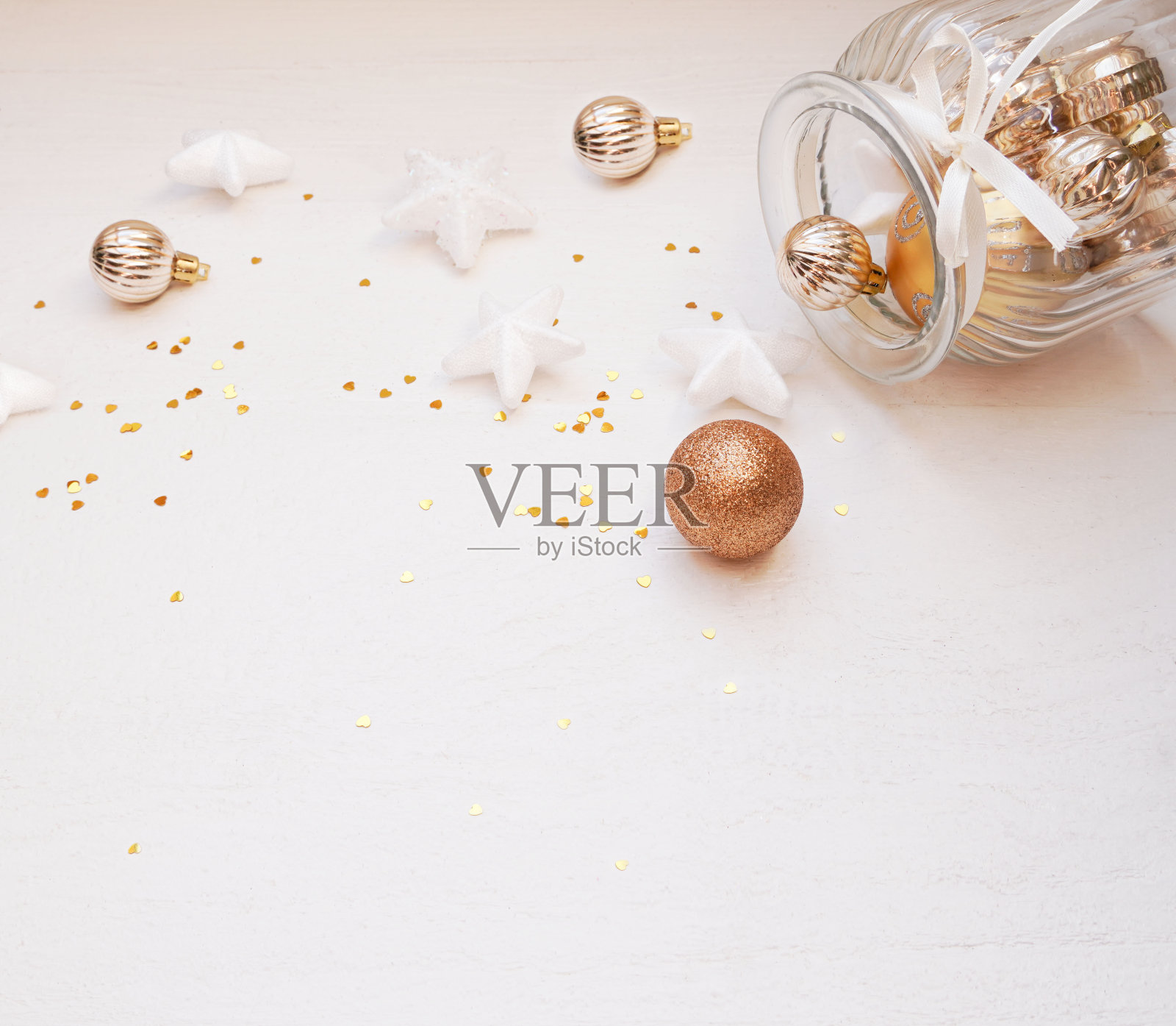 冬季、圣诞节、新年装饰构图、概念、背景。圣诞贺卡。圣诞灯。相框,边境。横幅。照片摄影图片