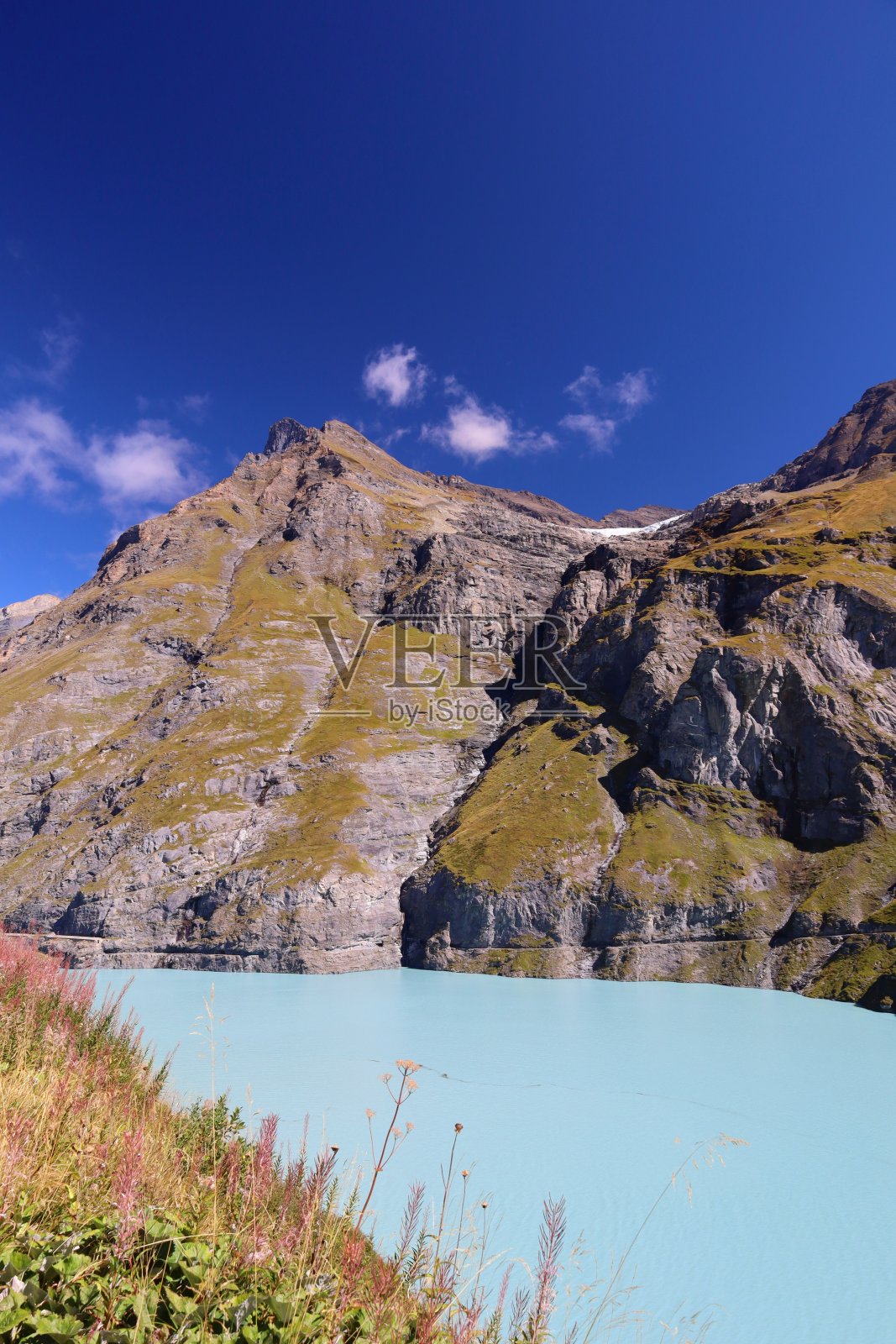 Mauvoisin水库位于瑞士Valais的Val de Bagnes，混凝土拱坝照片摄影图片