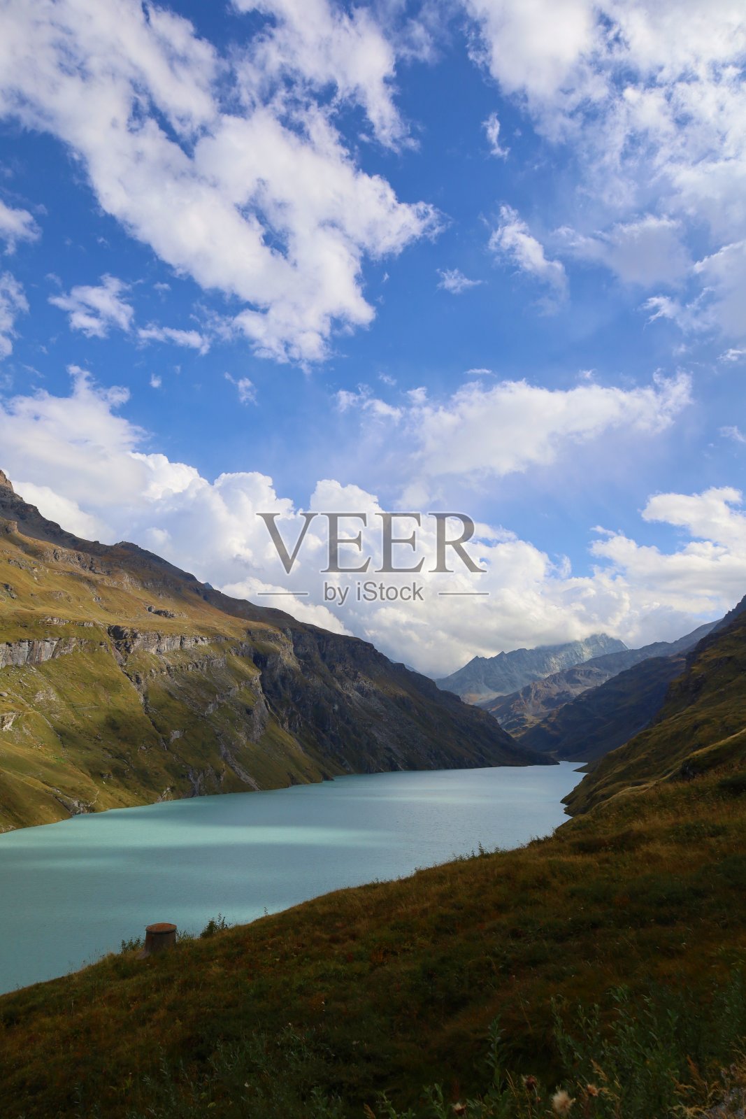 Mauvoisin水库位于瑞士Valais的Val de Bagnes，混凝土拱坝照片摄影图片